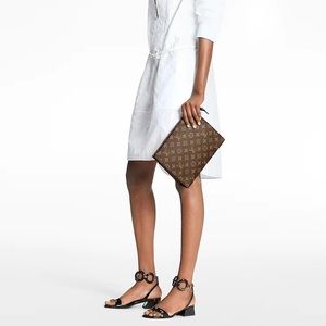 Poche Toilette NM Monogram Coated Canvas Louis Vuitton Bag w/ Liner and Chain